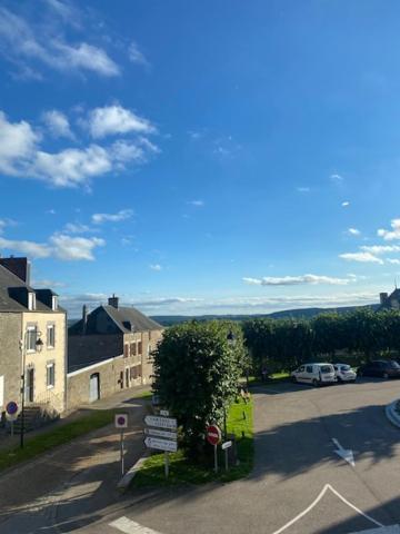 Апартаменти Panorama Sur Le Chateau De Carrouges Екстер'єр фото